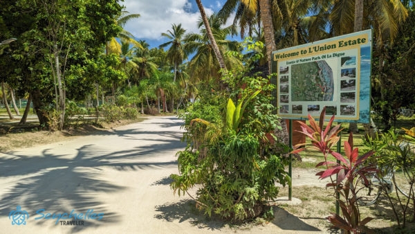 A L'Union Estate bejárata La Digue-szigeten.